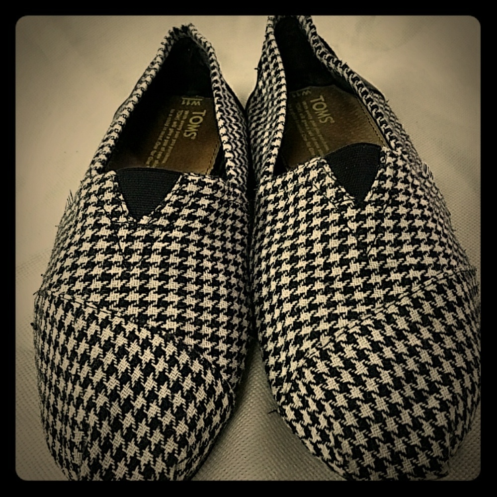 Tom's black and white checked flats